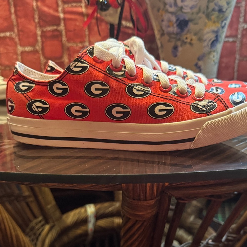 Red Patterned Women's Sneakers - Picture 2 of 8